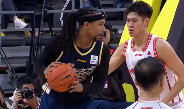 开云网页版-CBA最会装的球员！前3节比赛划水，最后连续命中助球队锁定胜局