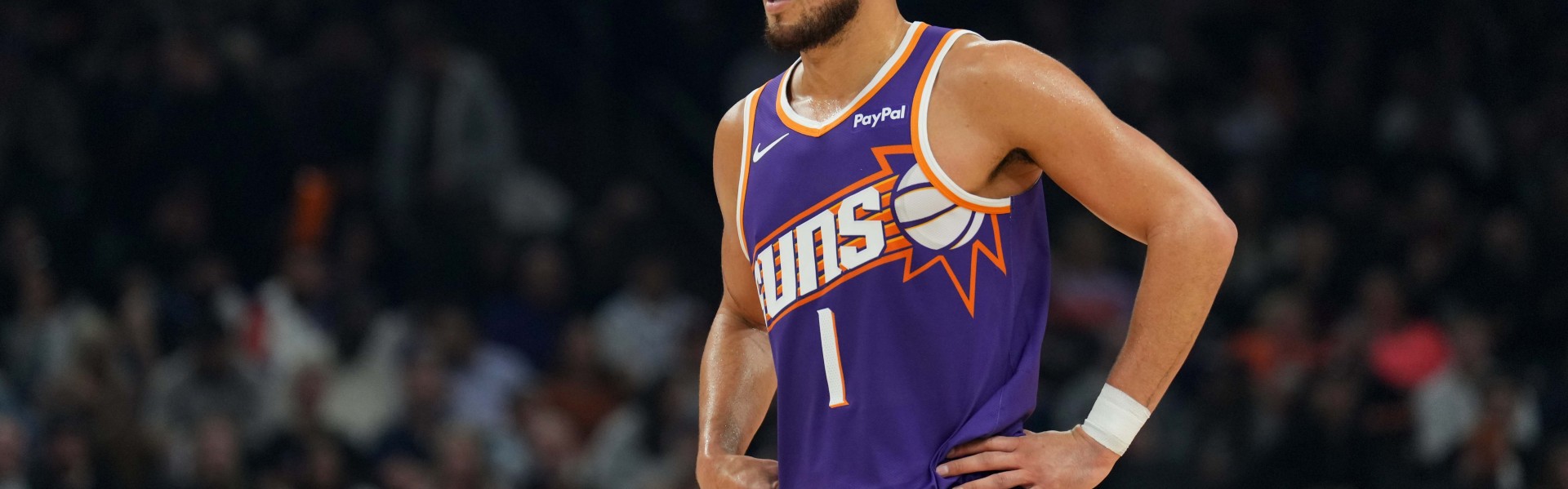 得分串联一把抓！布克半场10中4拿到13分2篮板7助攻 没有出现失误