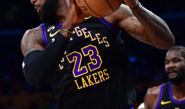 开云入口-41岁詹皇又将迎4里程碑！1点历史唯一太全面 骑士今夏将猛追他？