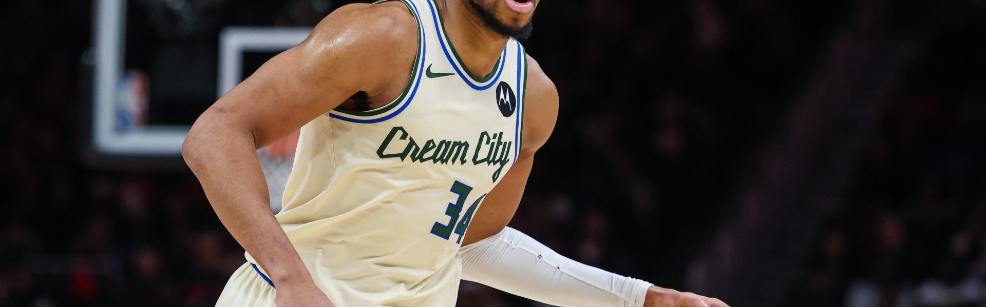 开云登录-想赢得抡起来啊！字母哥仅出手11次拿到19分14板7助1断