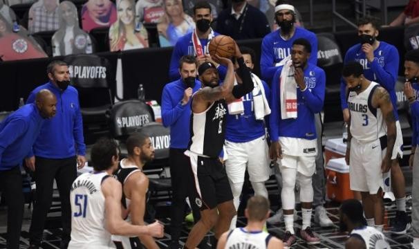 开云中国-重回伤心地为兄弟助威 大莫里斯盼弟弟圆冠军梦