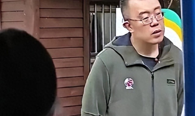 kaiyun-他是CBA4冠王，退役拒百万年薪，过朝九晚五生活，妻子是美丽空姐|韩德君|辽宁队|中锋|中国篮球|nba_新浪体育_新浪新闻