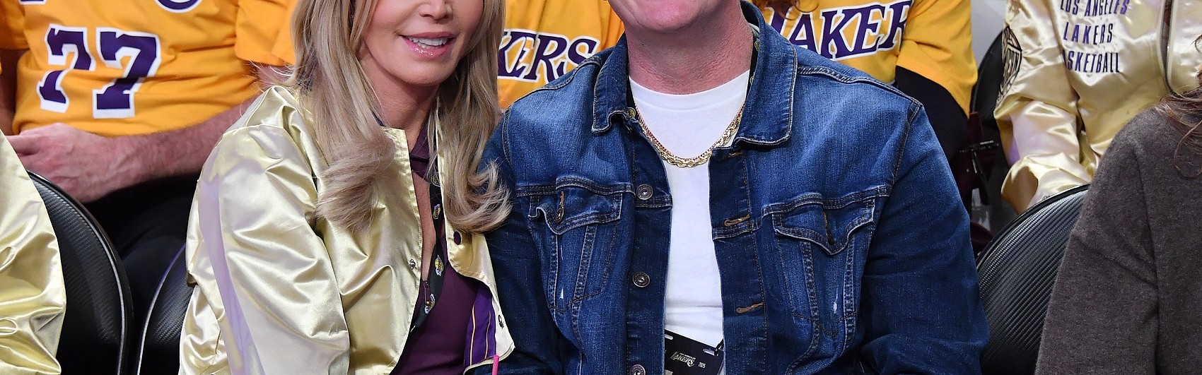 皮尔斯：珍妮通过詹姆斯得到一个总冠军和100亿 他们得到了一切