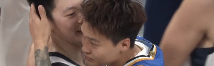 开云中国-北京淘汰广东！胡明轩人缘极佳，杜锋挺开心，陈盈骏面露凶狠|曾凡博|赵睿|cba季后赛|内线|周琦_新浪体育_新浪新闻